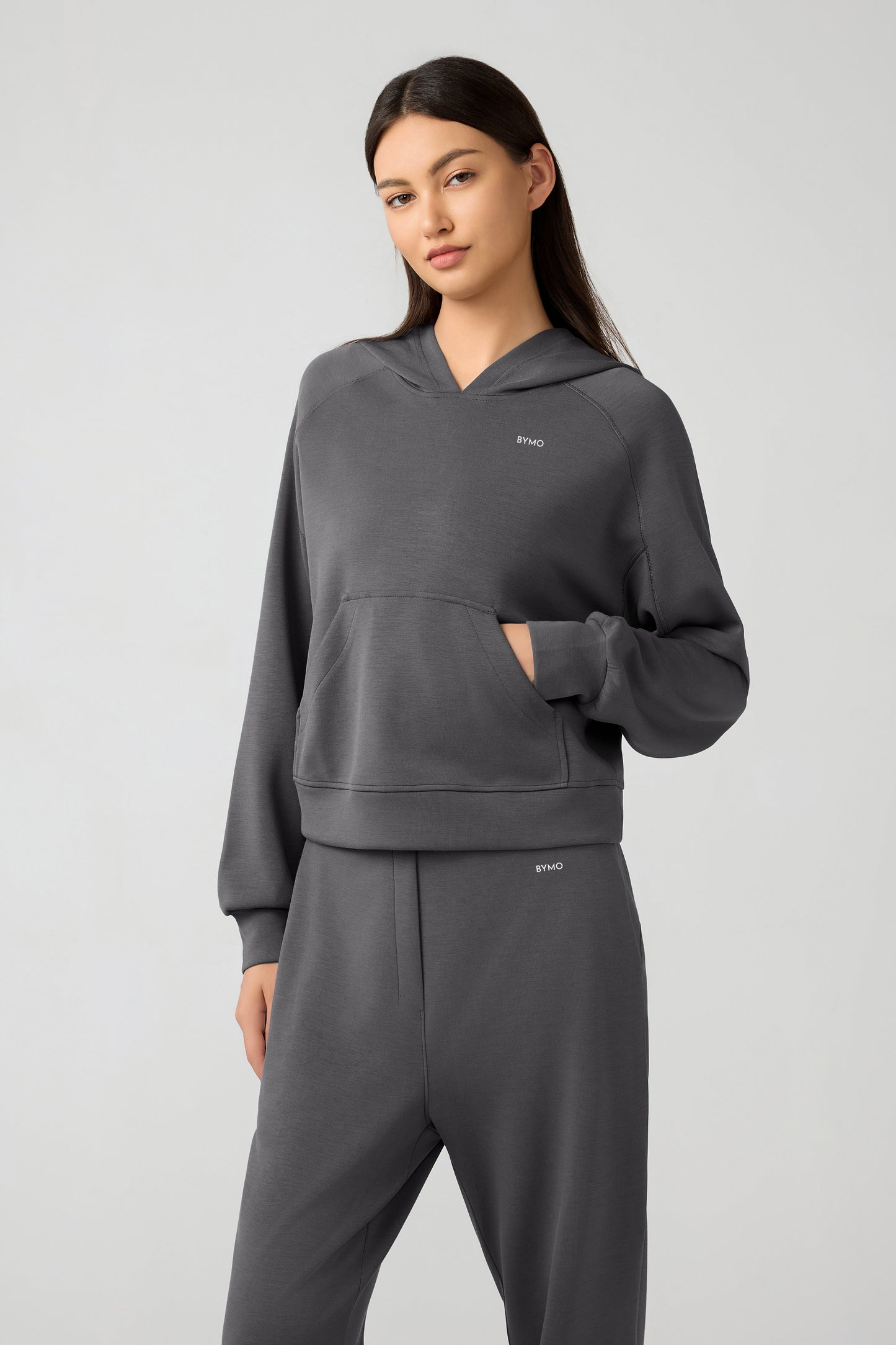 Poza din fata pantaloni gri pentru fitness BYMO