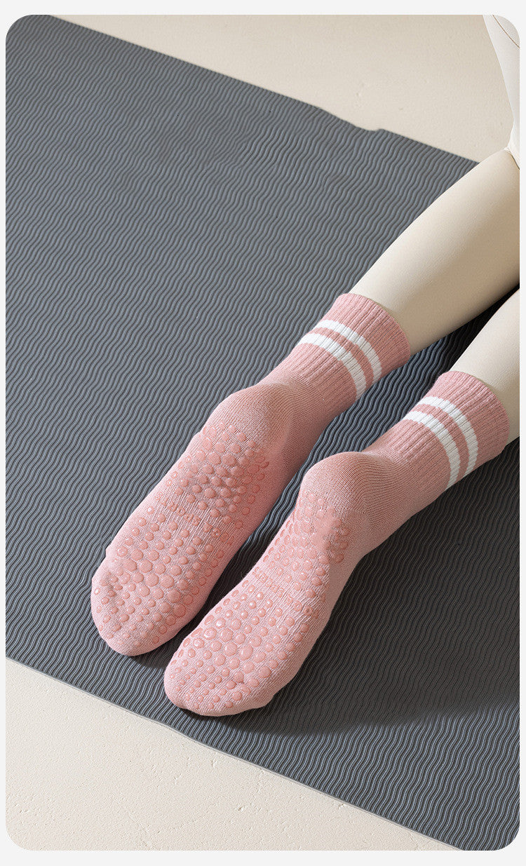 Poza cu sosete lungi roz pentru yoga si pilates cu aderenta ridicata BYMO